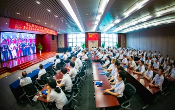 新安集團組織收看慶祝（zhù）中國共產黨成立100周年大（dà）會直播盛況